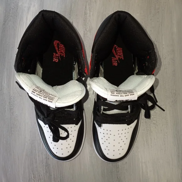 Jordan 1 Retro High Satin Black Toe 2019 Women's Size 6 - Picture 7 of 15